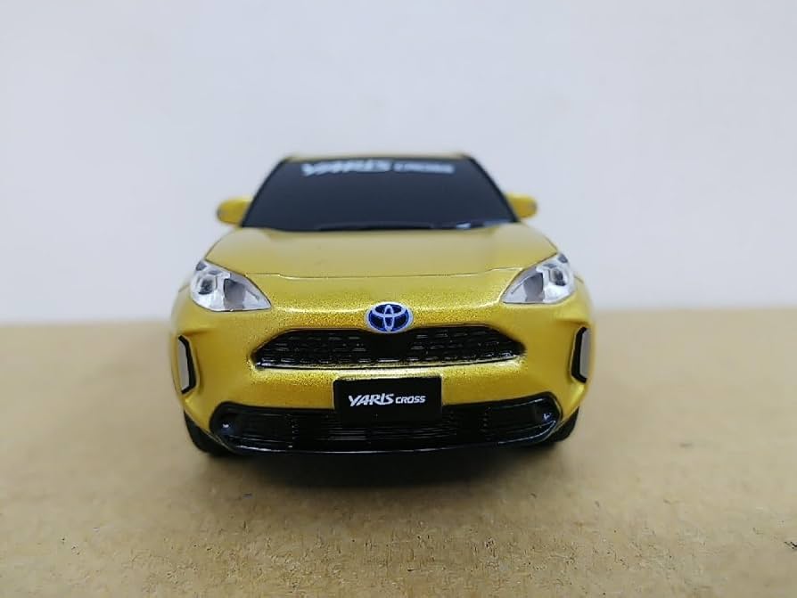 Amazon.co.jp: □ ディーラー ミニカー ヤリスクロス ゴールド